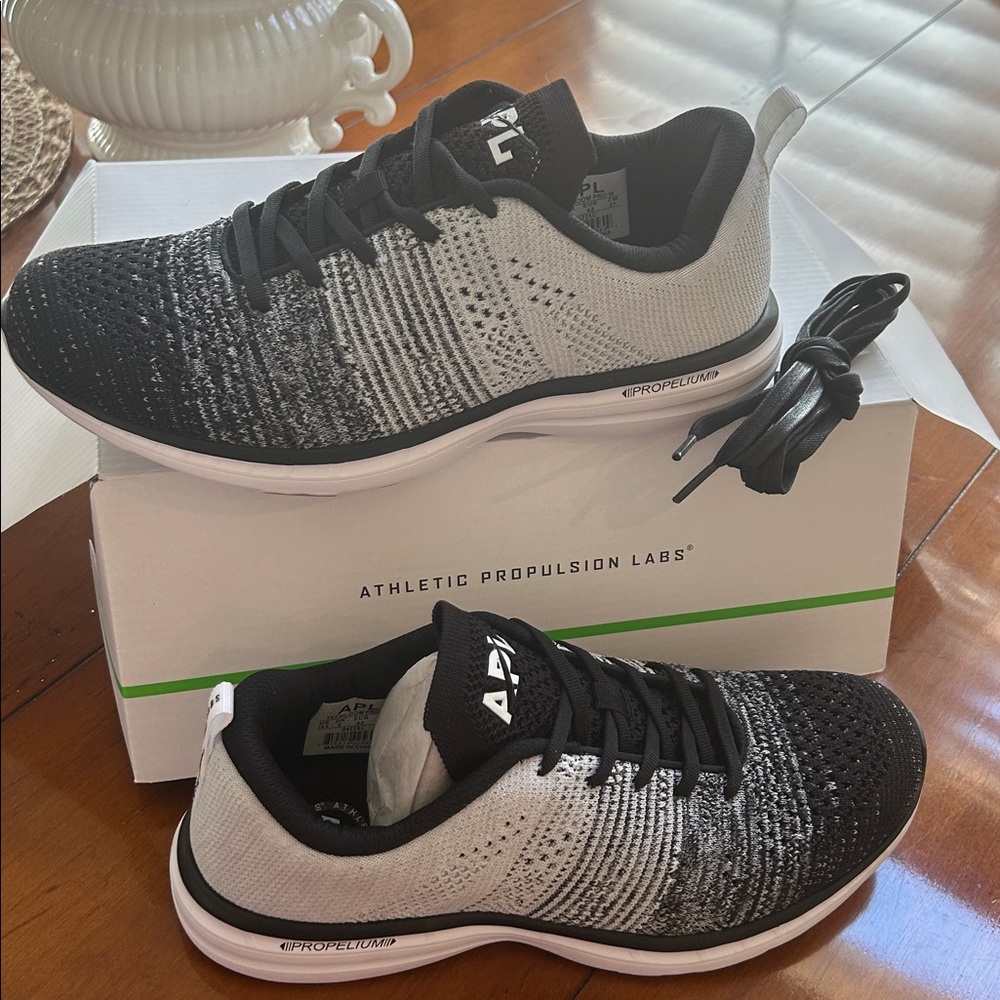 APL TechLoom Pro Women's 10.5/Men's 8 – NIB-Black/Heather Grey/White $180 Retail - Picture 6 of 6
